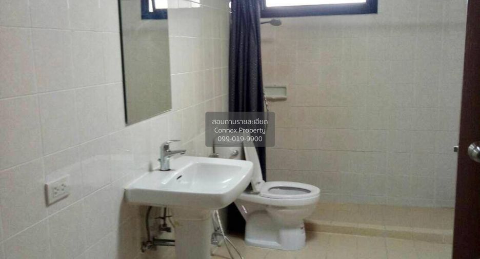 For sale 3 bedrooms condo in Khlong Toei, Bangkok