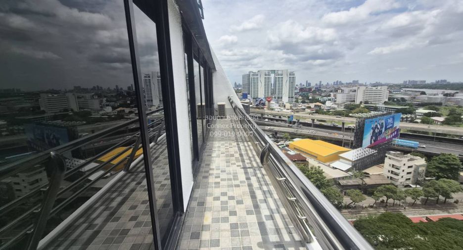 For sale 3 bedrooms condo in Khlong Toei, Bangkok