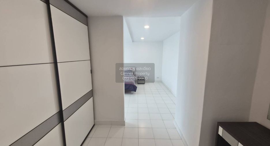 For sale 3 bedrooms condo in Khlong Toei, Bangkok