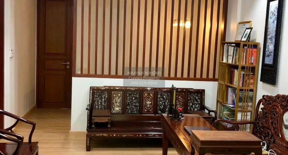 For sale 3 bedrooms townhouse in Huai Khwang, Bangkok