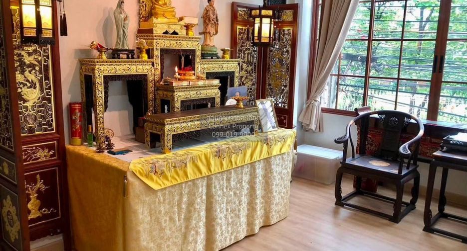 For sale 3 bedrooms townhouse in Huai Khwang, Bangkok