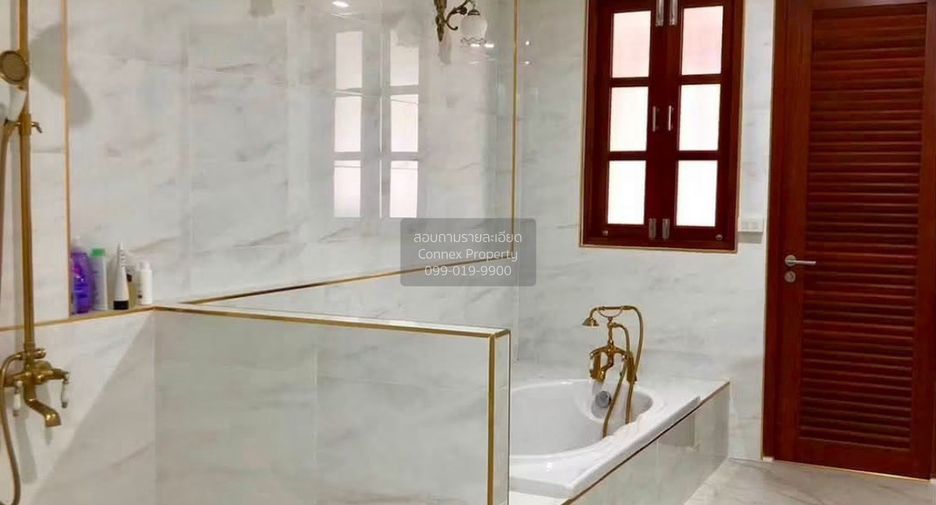 For sale 3 bedrooms townhouse in Huai Khwang, Bangkok