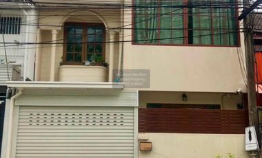 For sale 3 bedrooms townhouse in Huai Khwang, Bangkok