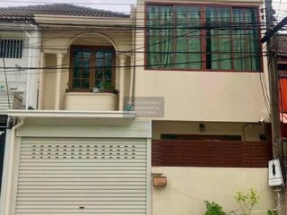 Casa adosada en venta de 3 habitaciones en Huai Khwang, Bangkok