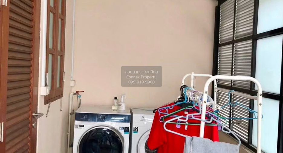 For sale 3 bedrooms townhouse in Huai Khwang, Bangkok