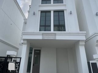 Casa en venta de 3 habitaciones en Lat Phrao, Bangkok
