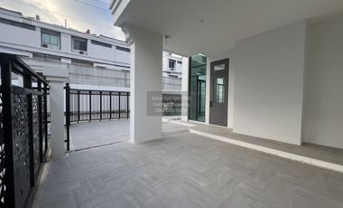 Casa en venta de 3 habitaciones en Lat Phrao, Bangkok