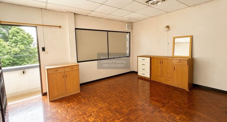 Reihenhaus zum Kauf mit 3 Zimmer in Saphan Sung, Bangkok