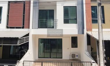 À vendre 3 chambres maison de ville à Bang Bon, Bangkok