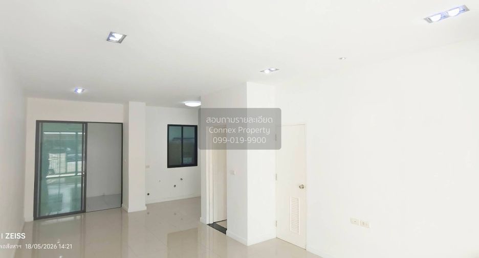 À vendre 3 chambres maison de ville à Bang Bon, Bangkok