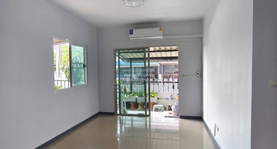 À vendre 3 chambres maison de ville à Krathum Baen, Samut Sakhon