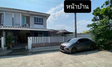 À vendre 3 chambres maison de ville à Krathum Baen, Samut Sakhon