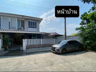 À vendre 3 chambres maison de ville à Krathum Baen, Samut Sakhon