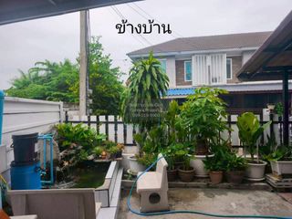 À vendre 3 chambres maison de ville à Krathum Baen, Samut Sakhon