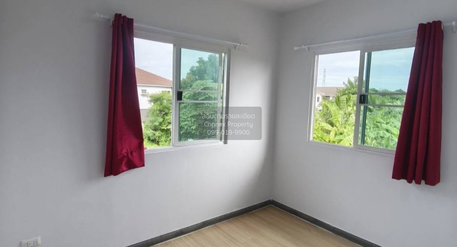 À vendre 3 chambres maison de ville à Krathum Baen, Samut Sakhon