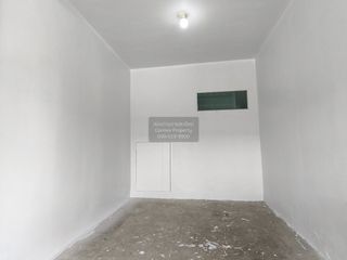 À vendre 3 chambres maison de ville à Krathum Baen, Samut Sakhon