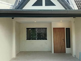 出售 2 卧室 联排别墅 在 Phuket Town, 普吉