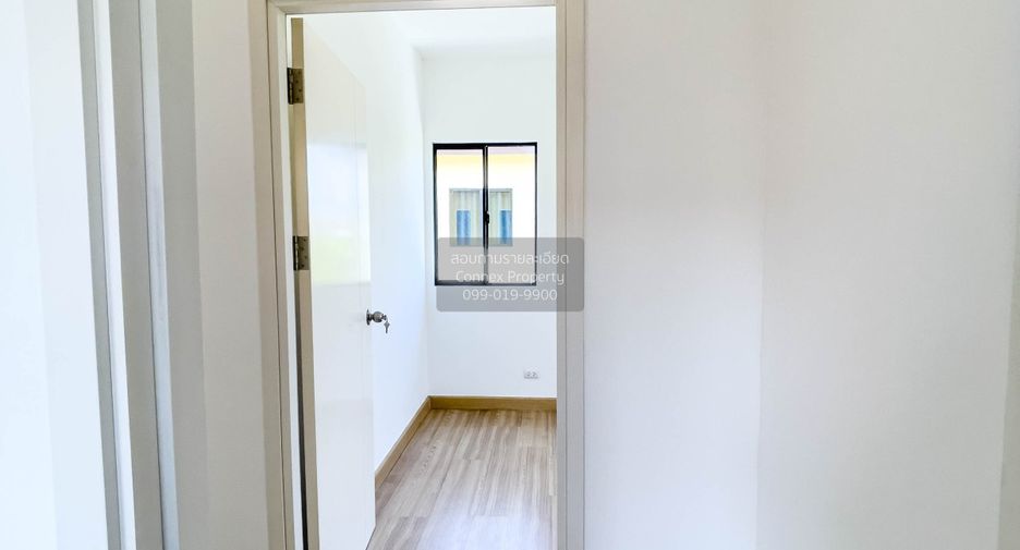 À vendre 3 chambres maison de ville à Krathum Baen, Samut Sakhon