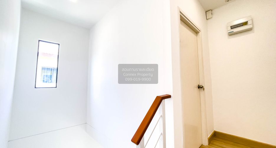 À vendre 3 chambres maison de ville à Krathum Baen, Samut Sakhon