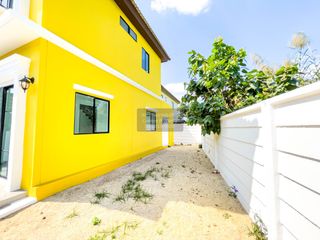 À vendre 3 chambres maison de ville à Krathum Baen, Samut Sakhon