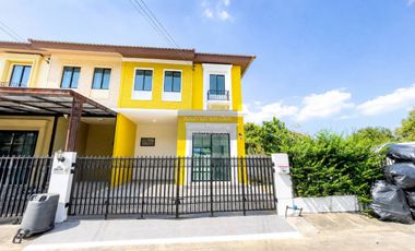À vendre 3 chambres maison de ville à Krathum Baen, Samut Sakhon