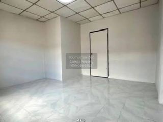 À vendre 5 chambres maison de ville à Krathum Baen, Samut Sakhon