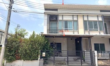Casa adosada en venta de 3 habitaciones en Pak Kret, Nonthaburi