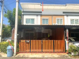 Casa adosada en venta de 3 habitaciones en Bang Sao Thong, Samut Prakan