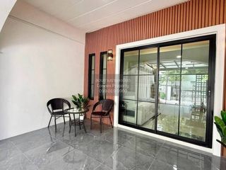 Casa adosada en venta de 2 habitaciones en Bang Khen, Bangkok