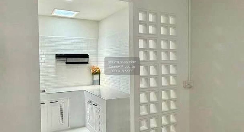 Casa adosada en venta de 2 habitaciones en Bang Khen, Bangkok