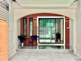 Casa adosada en venta de 2 habitaciones en Bang Khen, Bangkok
