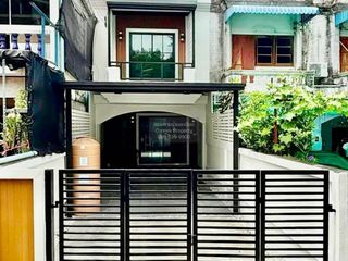 Casa adosada en venta de 2 habitaciones en Bang Khen, Bangkok