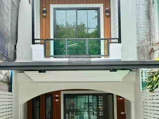 Casa adosada en venta de 2 habitaciones en Bang Khen, Bangkok
