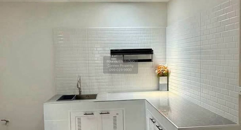 Casa adosada en venta de 2 habitaciones en Bang Khen, Bangkok
