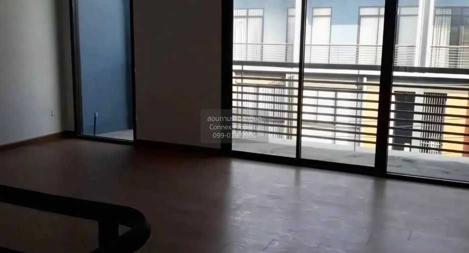 Casa adosada en venta de 4 habitaciones en Pak Kret, Nonthaburi