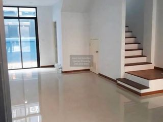 Casa adosada en venta de 4 habitaciones en Pak Kret, Nonthaburi