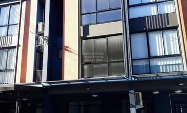 Casa adosada en venta de 4 habitaciones en Pak Kret, Nonthaburi