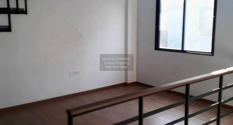 Casa adosada en venta de 4 habitaciones en Pak Kret, Nonthaburi