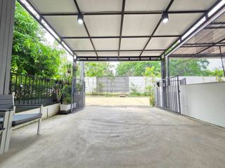 Casa adosada en venta de 3 habitaciones en Bang Khun Thian, Bangkok