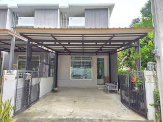 Casa adosada en venta de 3 habitaciones en Bang Khun Thian, Bangkok