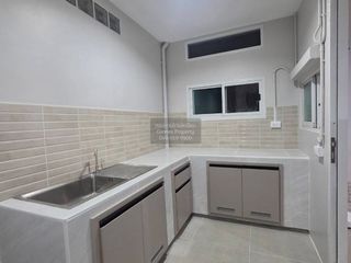 Casa adosada en venta de 3 habitaciones en Bang Khun Thian, Bangkok