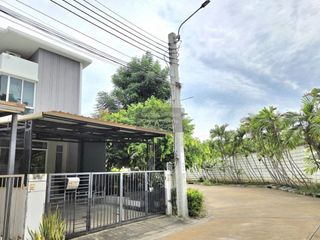 Casa adosada en venta de 3 habitaciones en Bang Khun Thian, Bangkok