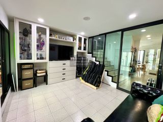 Casa adosada en venta de 3 habitaciones en Bang Khun Thian, Bangkok