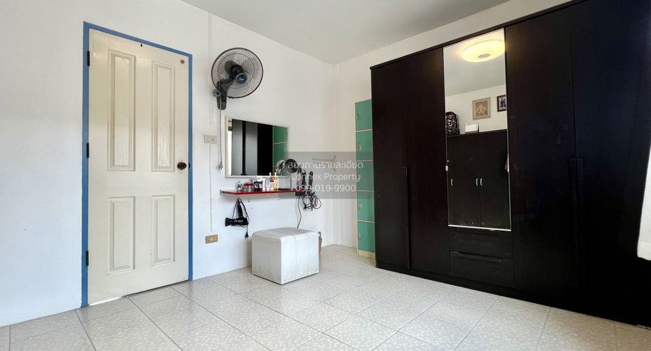 Casa adosada en venta de 3 habitaciones en Bang Khun Thian, Bangkok