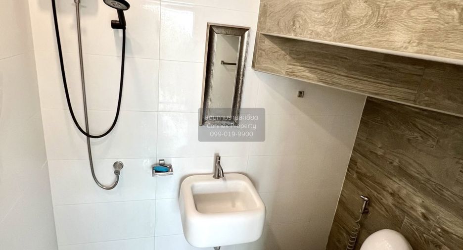 Casa adosada en venta de 3 habitaciones en Bang Khun Thian, Bangkok