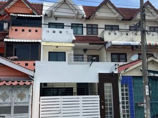 Casa adosada en venta de 3 habitaciones en Bang Khun Thian, Bangkok