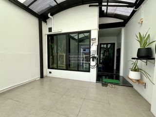 Casa adosada en venta de 3 habitaciones en Bang Khun Thian, Bangkok