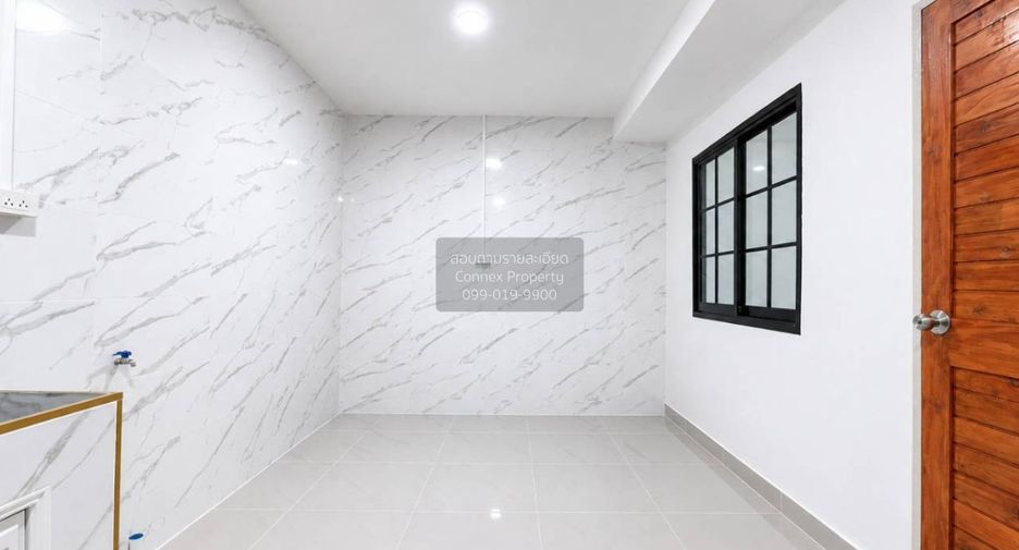 For sale 4 bedrooms townhouse in Thanyaburi, Pathum Thani