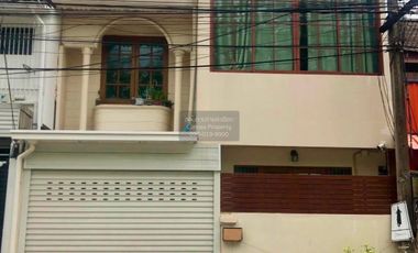 Casa adosada en venta de 3 habitaciones en Huai Khwang, Bangkok