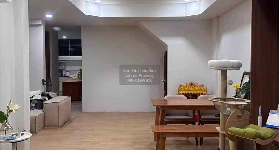 Casa adosada en venta de 3 habitaciones en Huai Khwang, Bangkok